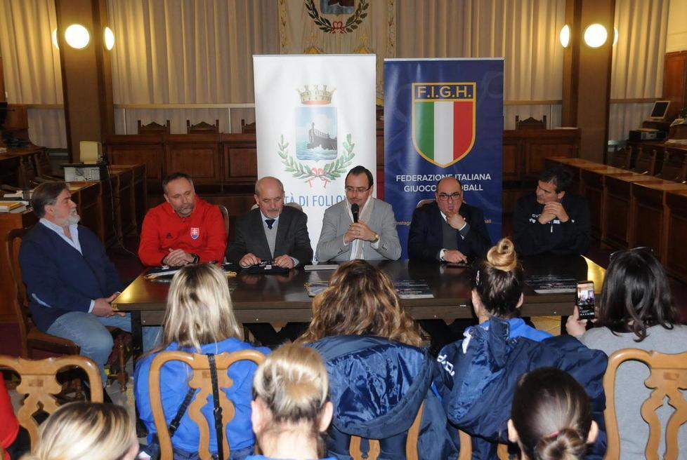 C’è la Nazionale rosa al Palagolfo Caccia al pass contro la Slovacchia 