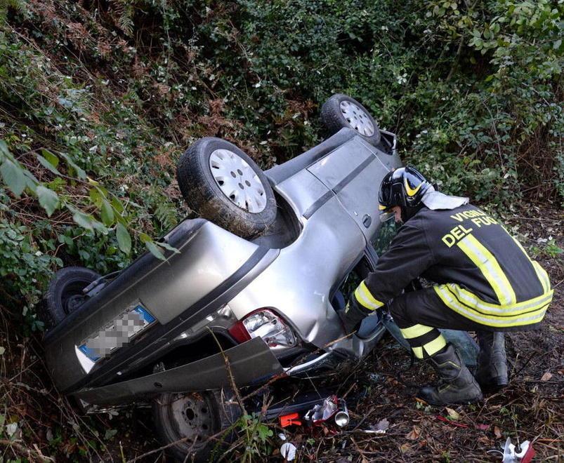 Morto nell’auto fuori strada conducente patteggia 20 mesi