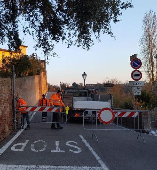 Chiusa una strada a Montecastello 