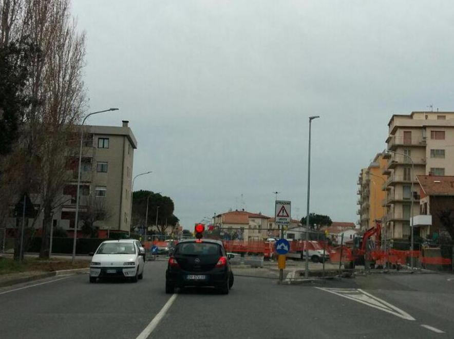 Una rotatoria per smistare i bus 