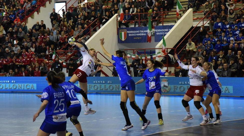 La nazionale rosa ko di misura in un Palagolfo gremito