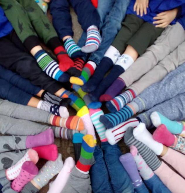 Calzini spaiati in nome della diversità
