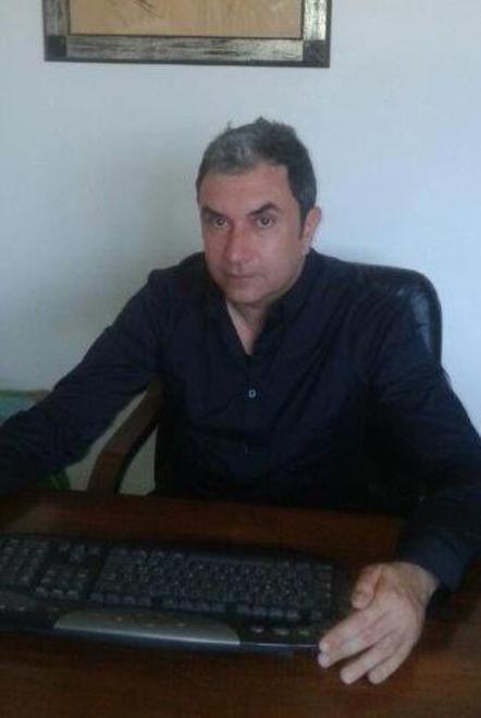 La difende dallo stalker A processo per lesioni