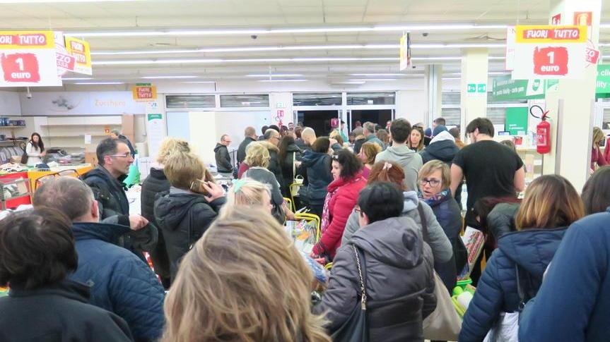 Tutto a un euro e il market-bazar si riempie