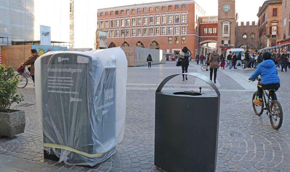 I cestini che riducono i rifiuti e comunicano: «Sono pieno»