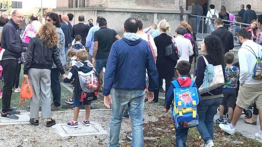 Calano i “primini” meno classi alle elementari