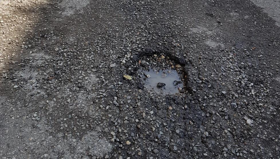 Strade colabrodo anche in provincia 