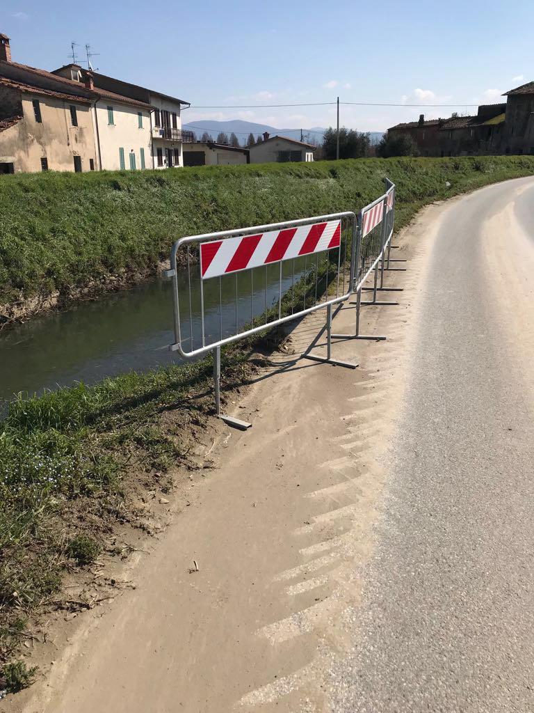 Un tratto di argine a rischio in via Lungobrana