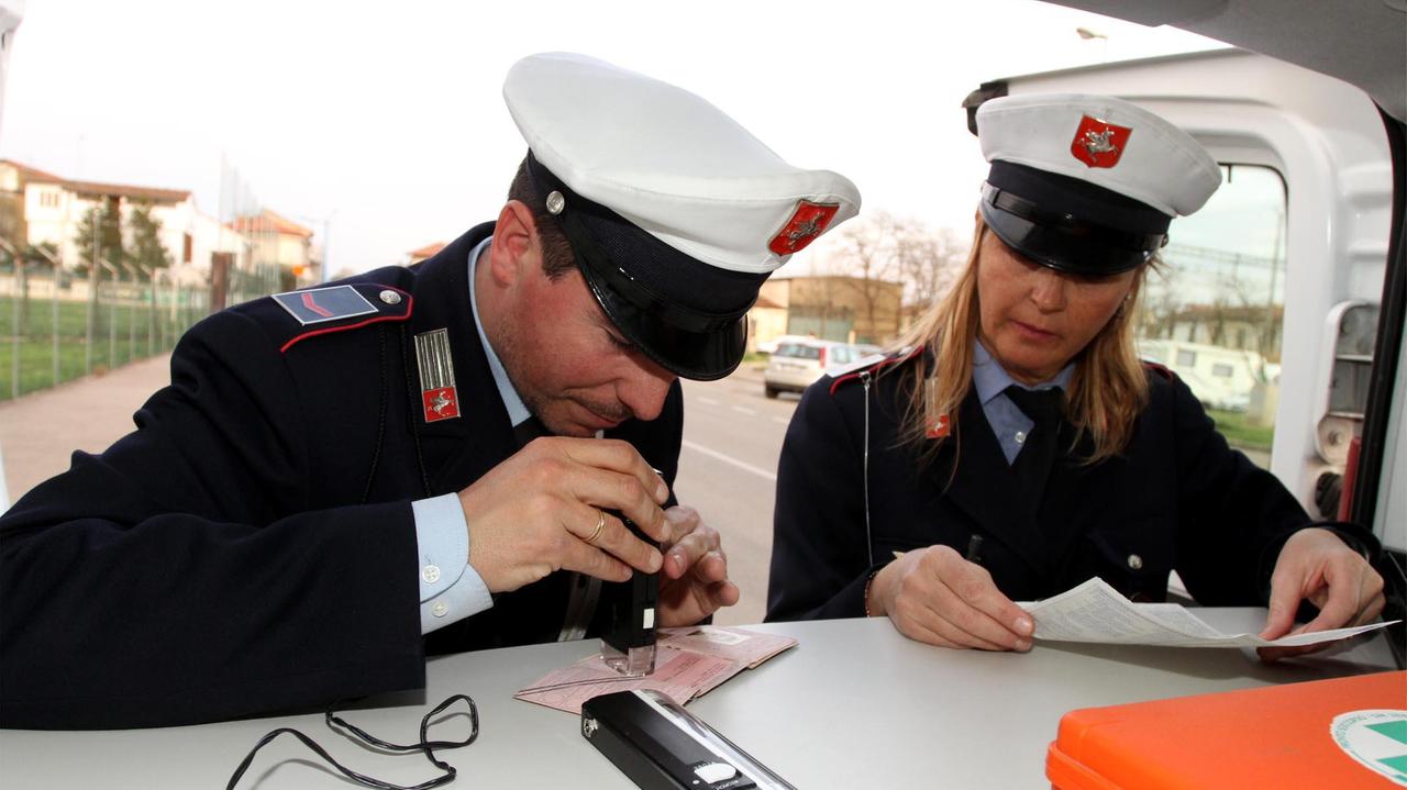 Controlli dei vigili urbani (foto d'archivio)