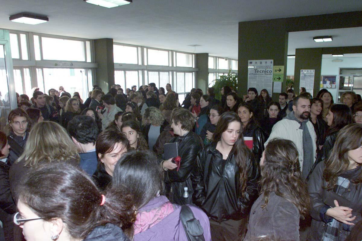 Più di 400 domande per 11 posti da maestra 