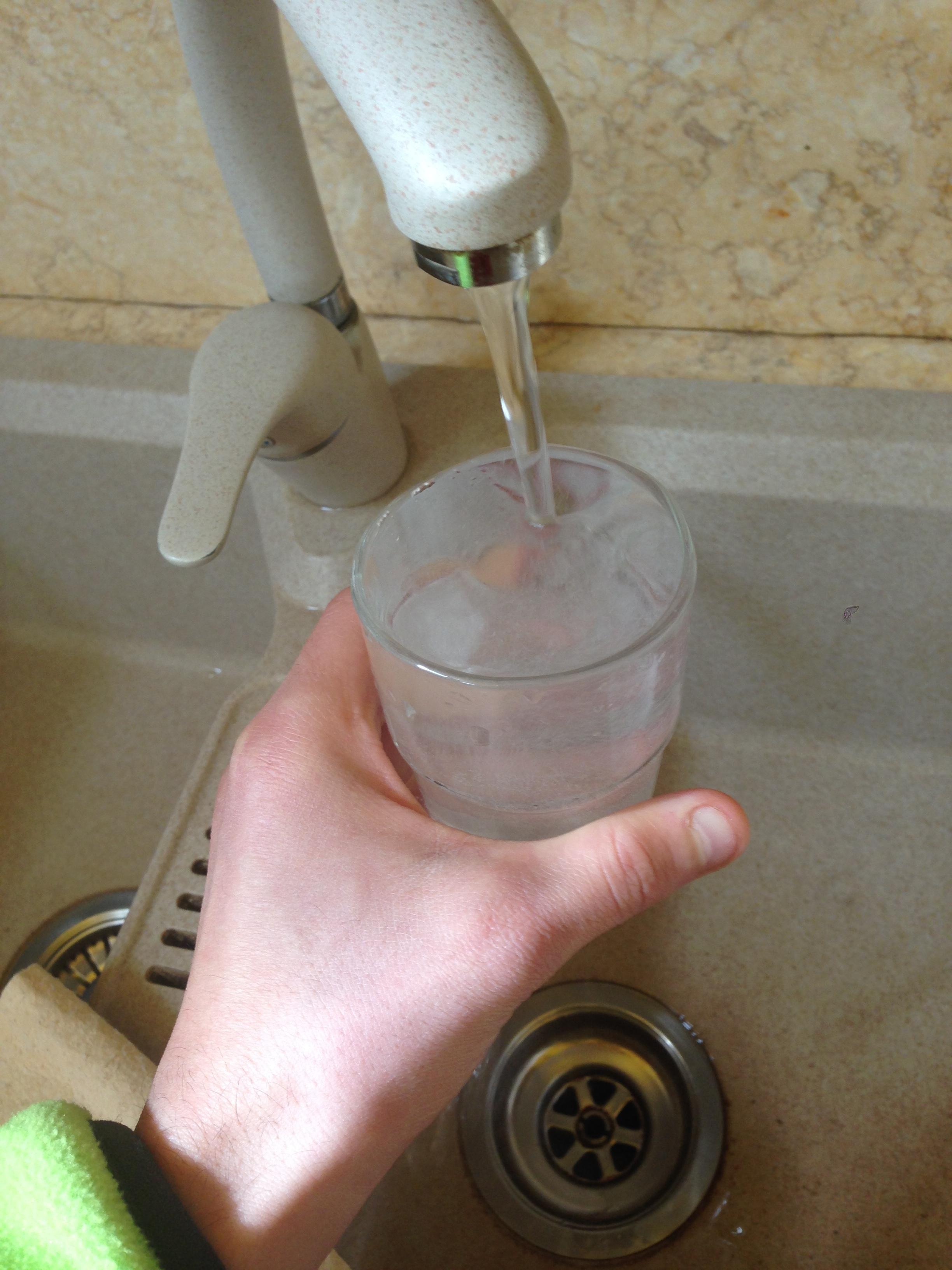 Perché è giusto bere l'acqua dal rubinetto
