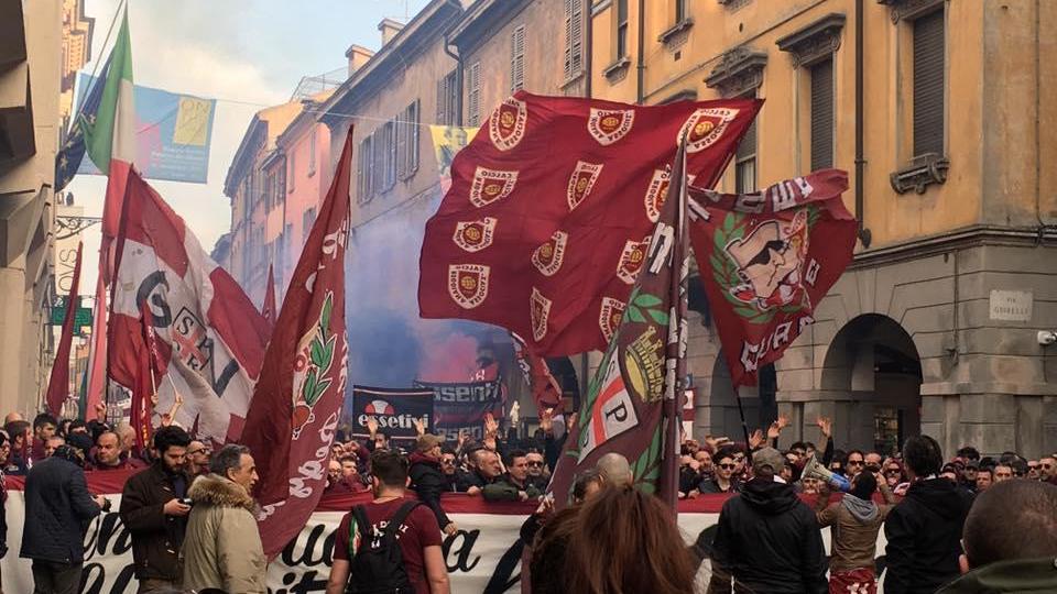 Protesta per lo stadio, i tifosi della Reggiana in corteo