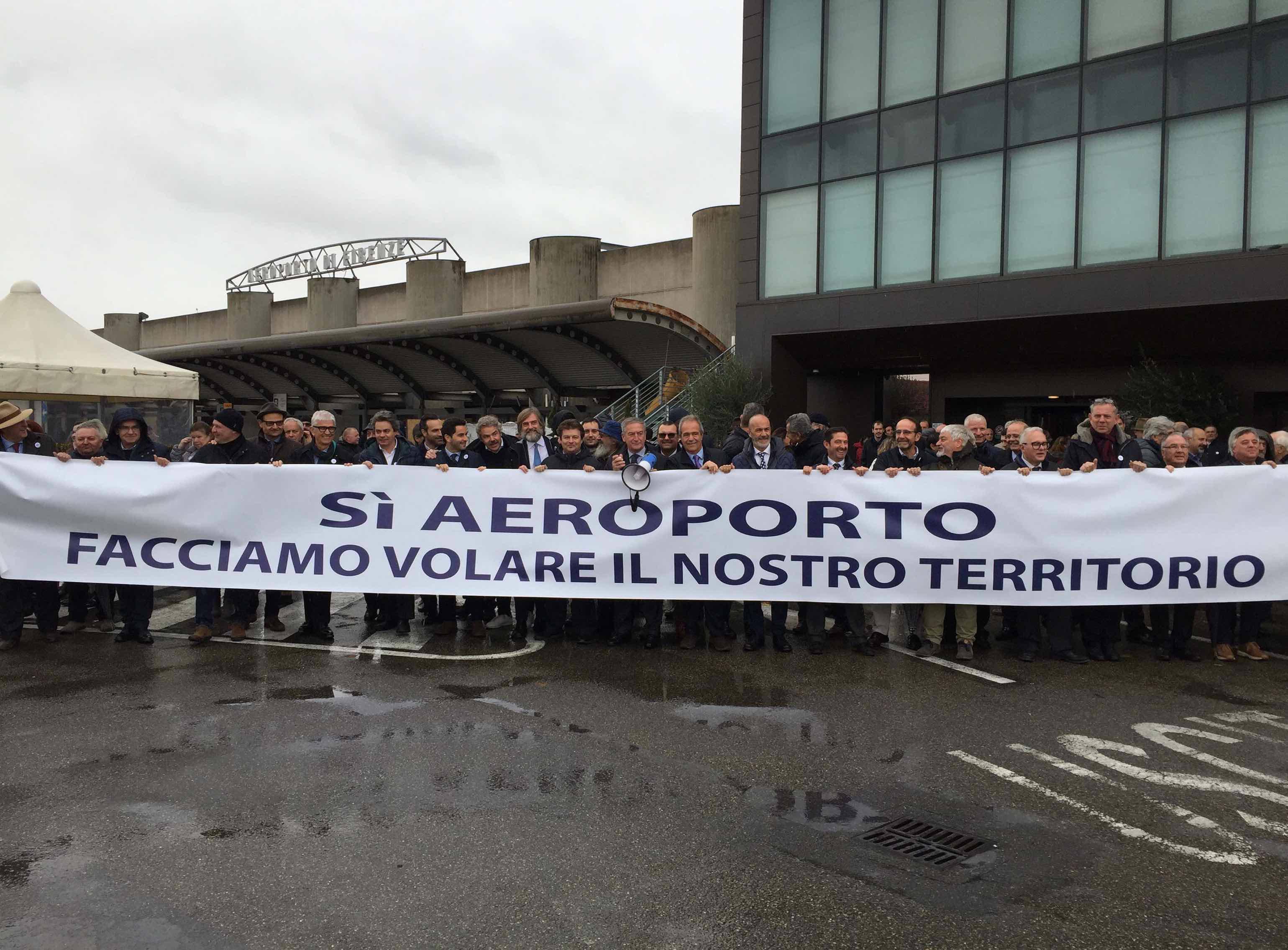 La manifestazione di novembre favorevole alla nuova pista di Peretola (foto Batavia)