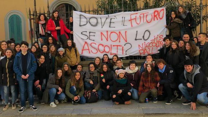 Gli studenti del Niccolini Palli protestano «Il liceo cade a pezzi»
