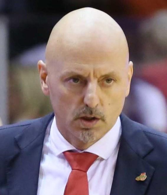 Obradovic blocca i tiratori e toglie la luce a Reggio