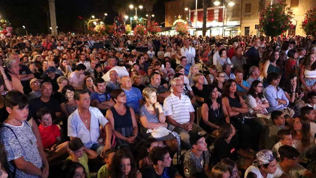 Una serata del Lunezia in piazza Menconi