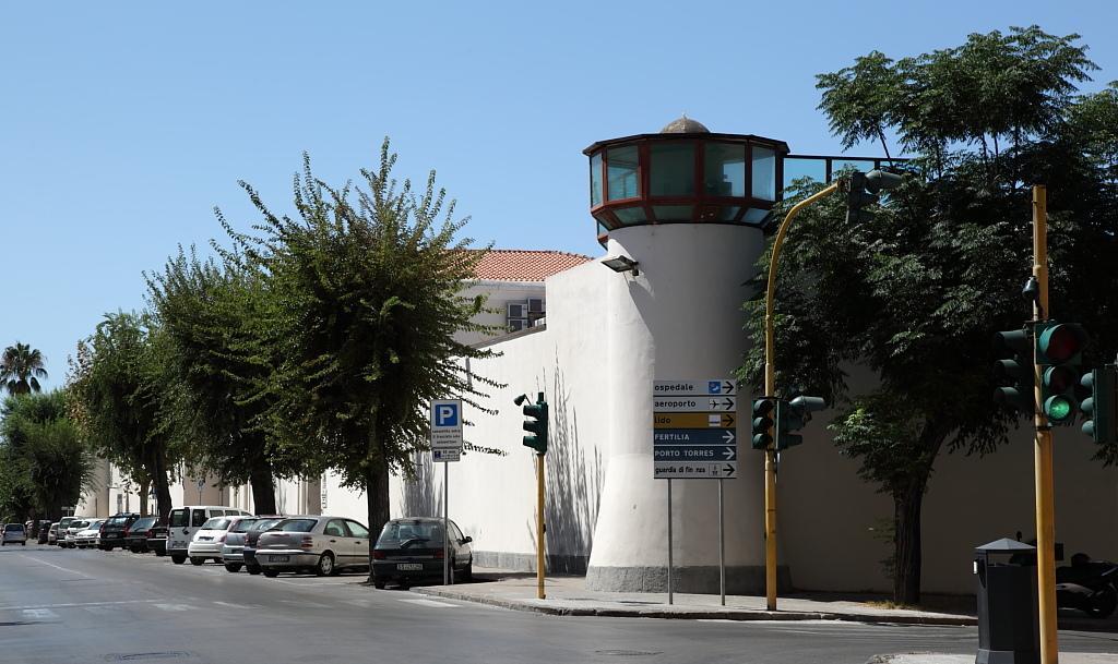 Deve scontare trent’anni, evade durante il permesso dal carcere di Alghero