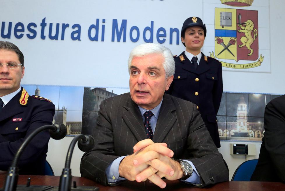 Passava informazioni a ditte modenesi Sospeso un ispettore di polizia di Ancona 