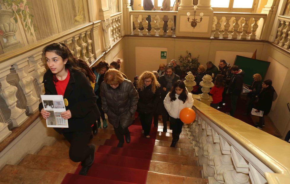 Tutti in fila per scoprire i tesori nascosti 