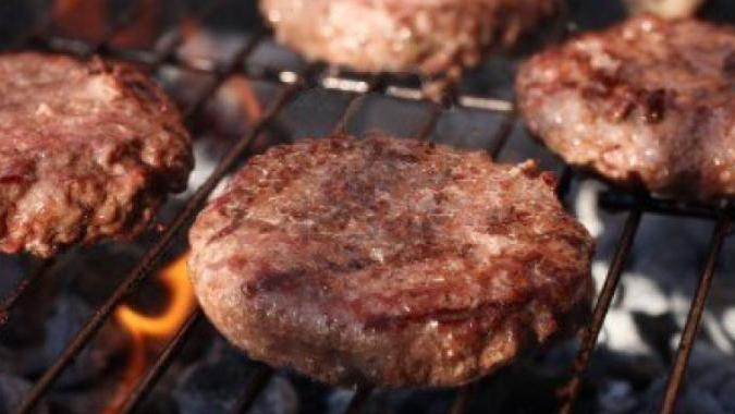 Cucina hamburger troppo velocemente: robot licenziato
