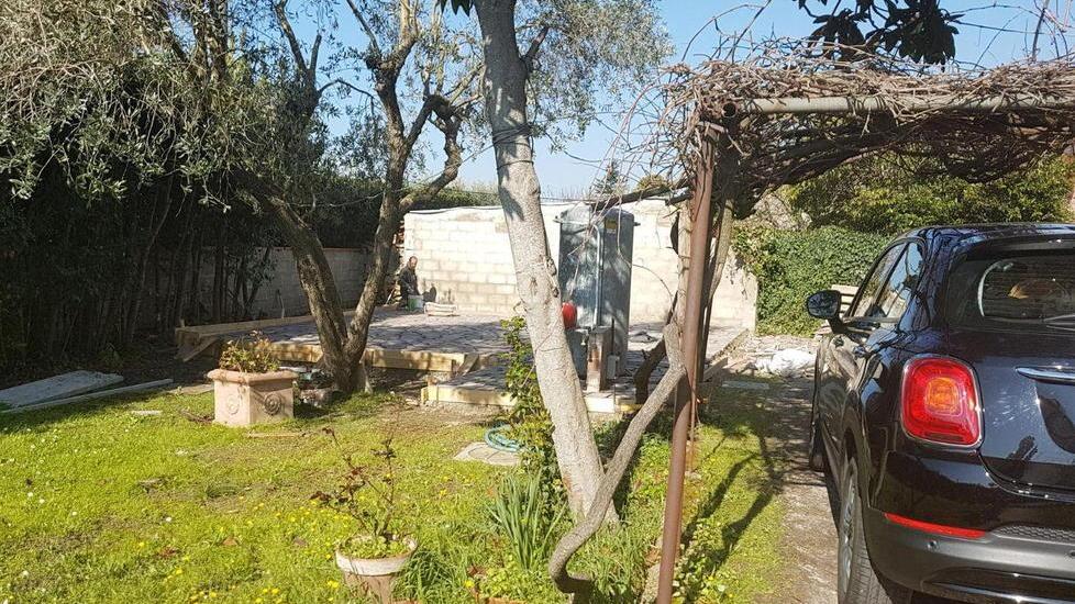 L’assessore "scova" l’abuso edilizio della sindaca leghista