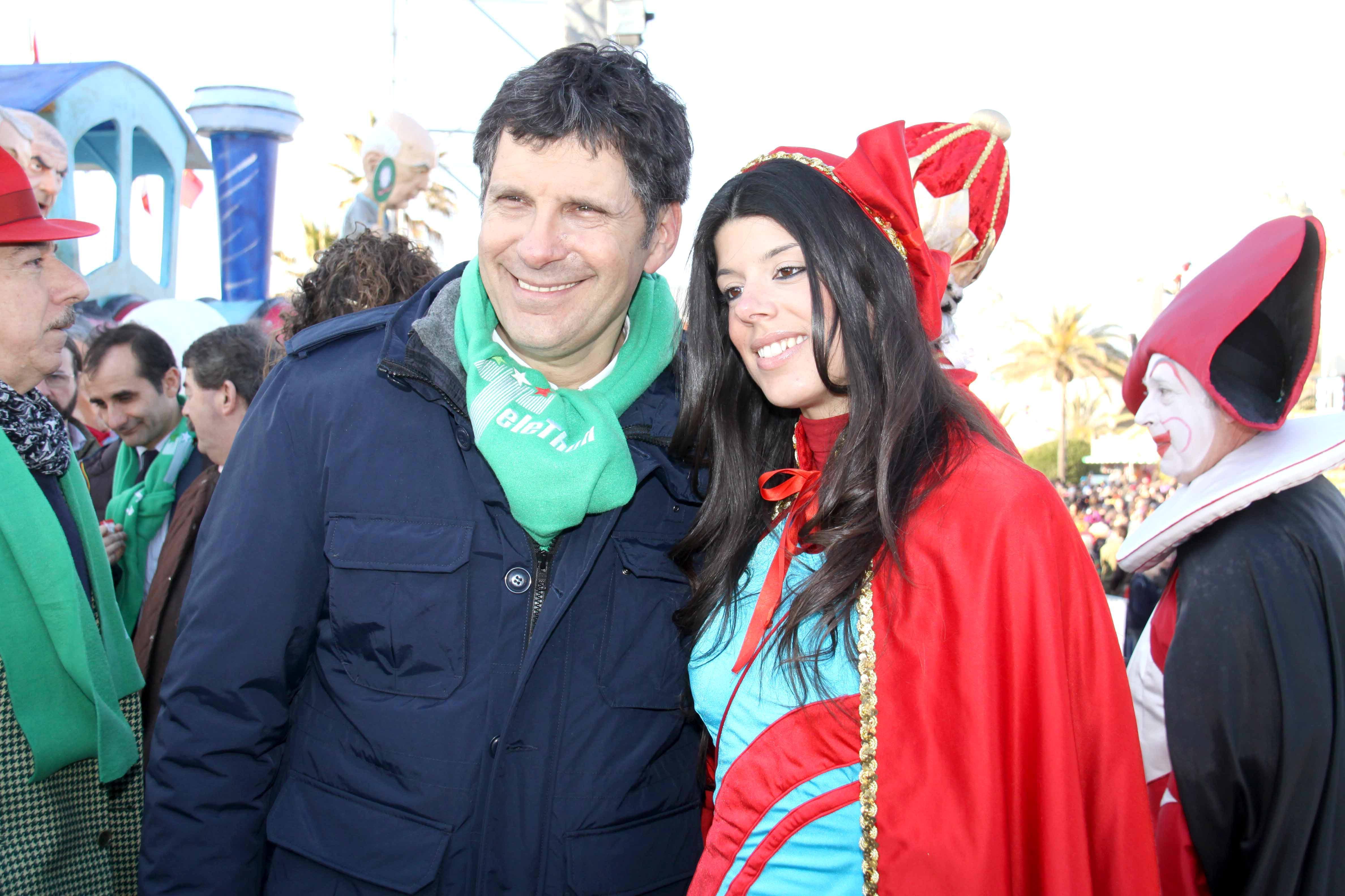 Fabrizio Frizzi con Ondina al Carnevale di Viareggio