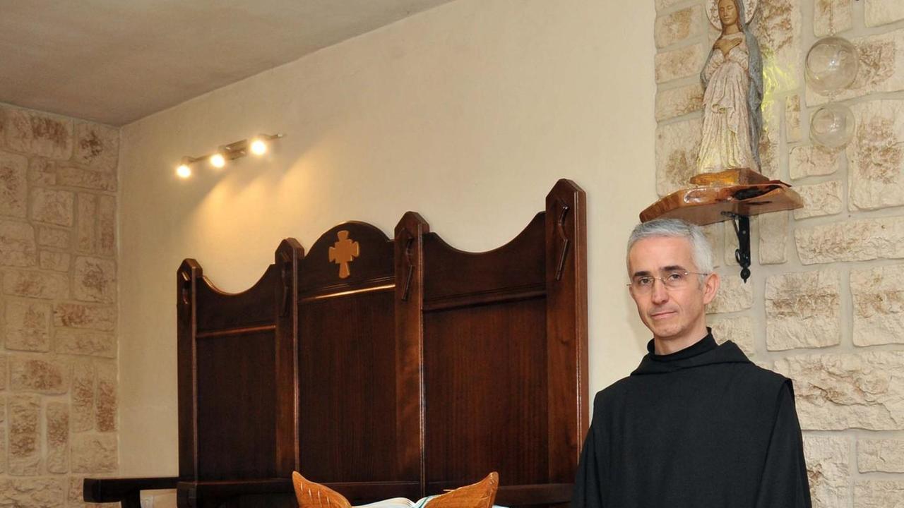 Padre Massimo, tra silenzio e social a cercare risposte 