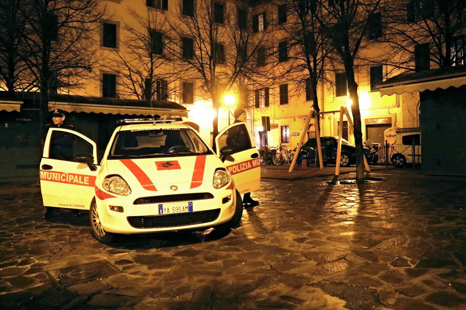 Zona Garibaldi, vendono birre e vino di notte: prime multe ai minimarket 