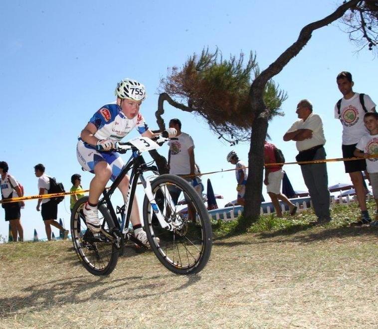 Costa Etrusca in pista Corazzata di 17 ragazzi 