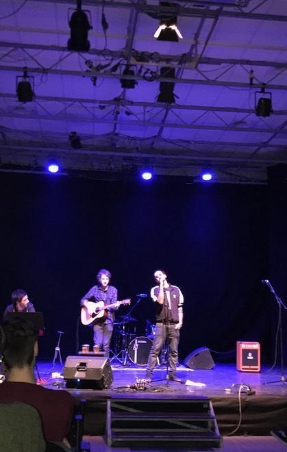 Band emergenti a Stereotypes, festival di rock live giovane 