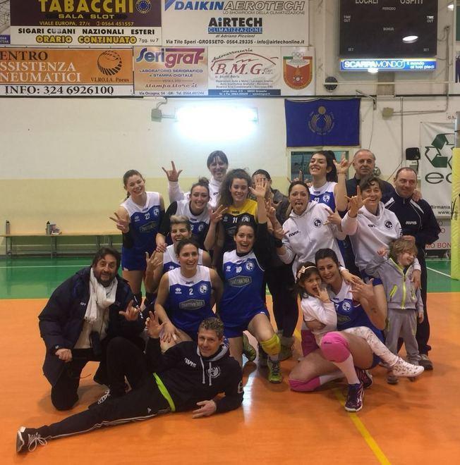 Follonica “passeggia” nel derby 