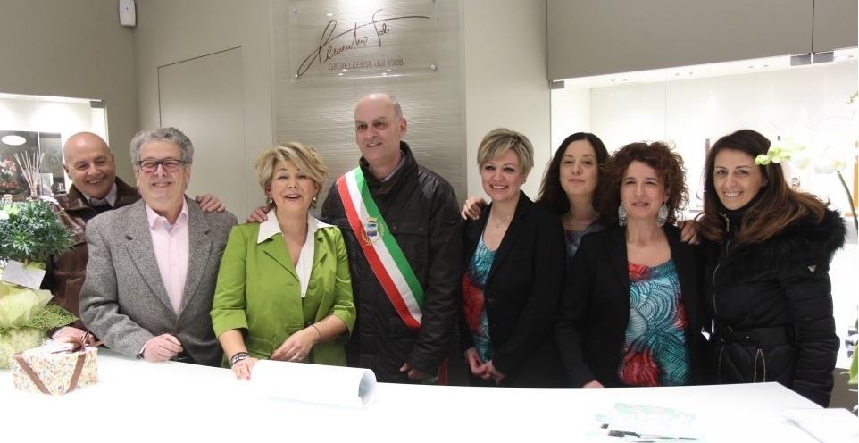 Festa dei 90 anni per il negozio 