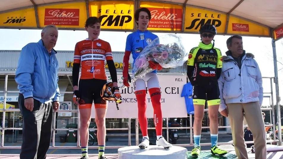 Un Cipollini vince sempre: «La dedico a babbo Cesare»