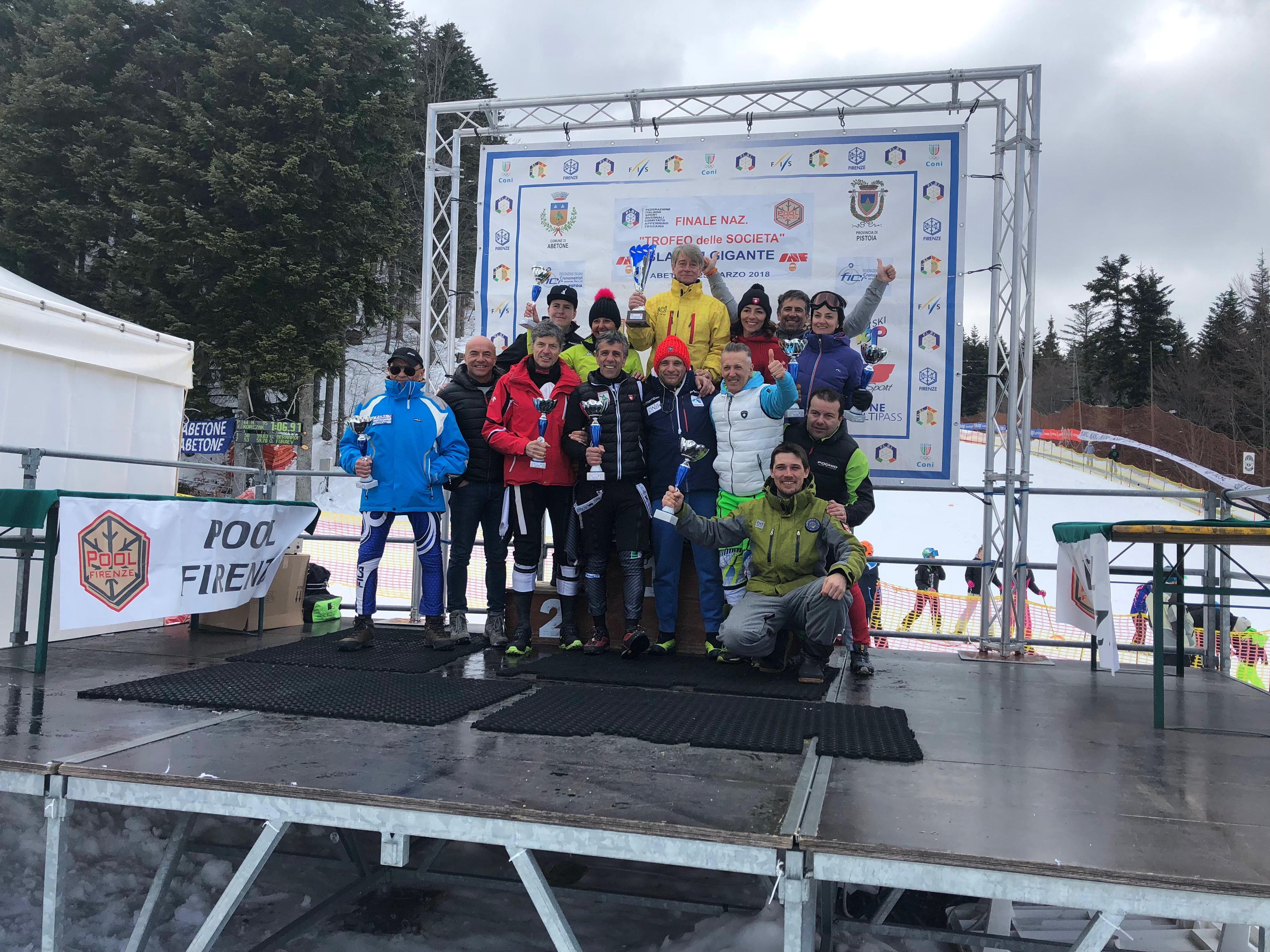 La squadra dello Sci Club Prato all'Abetone