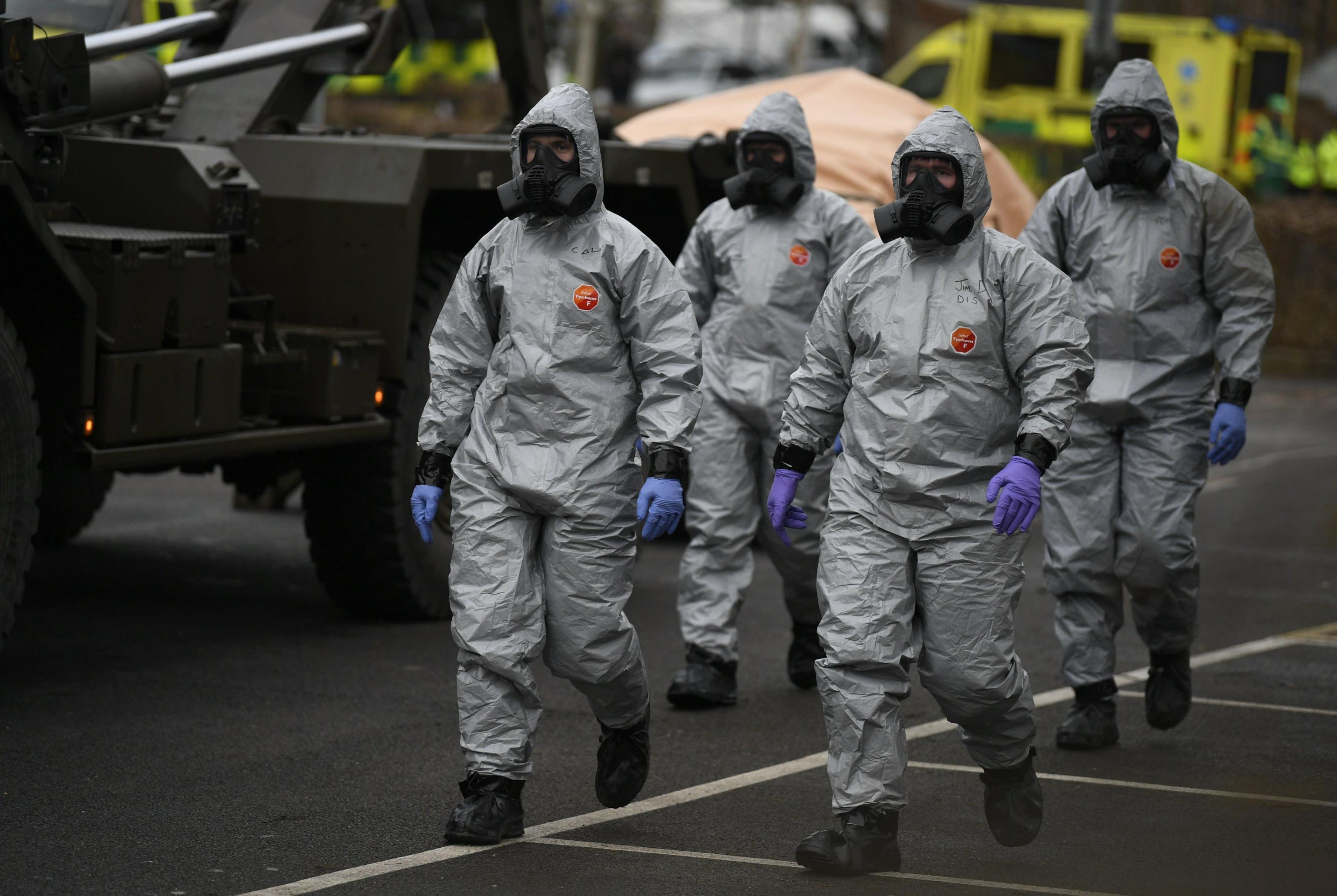La decontaminazione nella cittadina di Salisbury dopo l'avvelenamento dell'ex spia