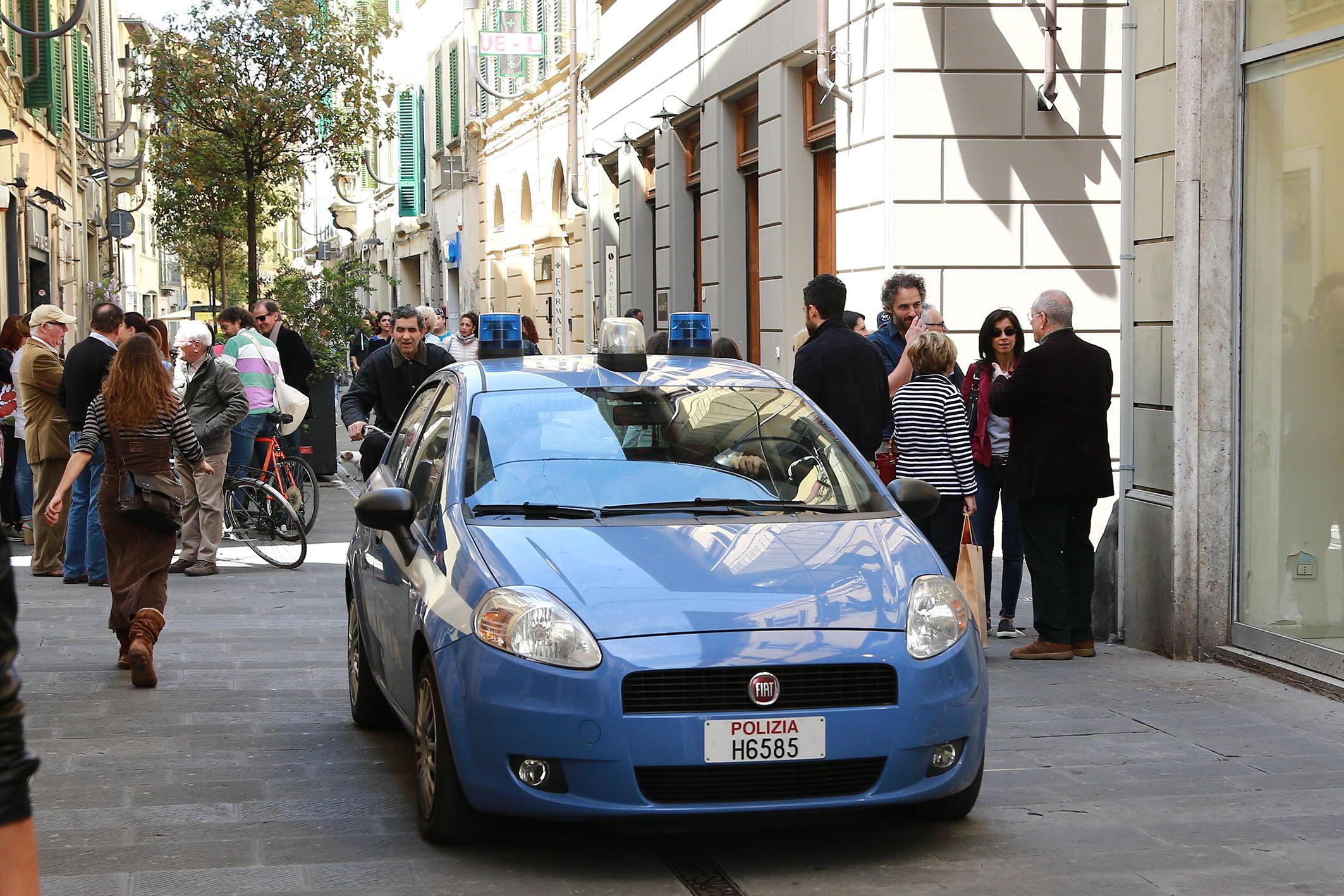 La polizia in centro a Empoli (foto d'archivio)