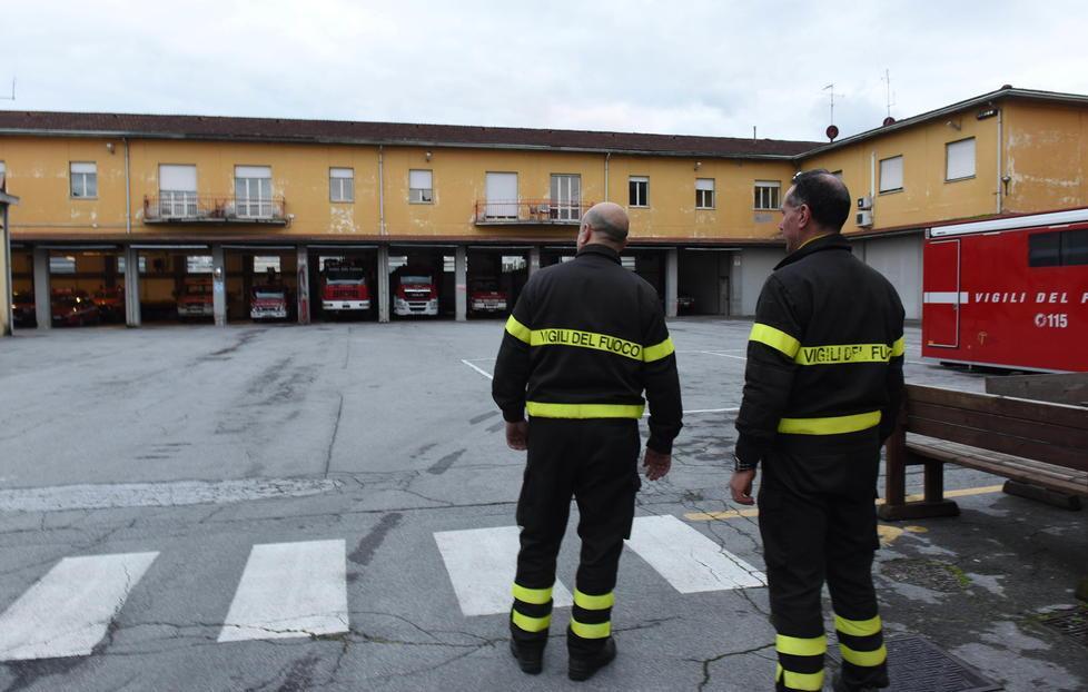 Vigili del fuoco: servono 300.000 euro per rifare il soffitto 