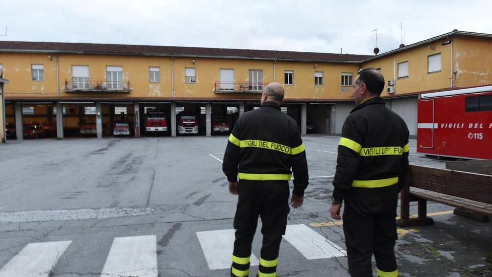 Vigili del fuoco: servono 300.000 euro per rifare il soffitto