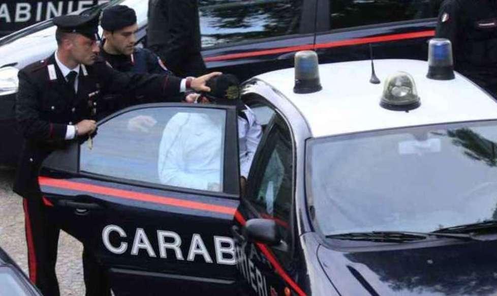 Spaccio a scuola, denunciato minorenne