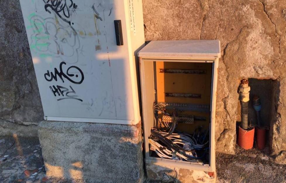 Vandali danneggiano una centralina