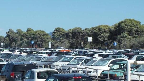 Torna la sosta a pagamento nei parcheggi costieri