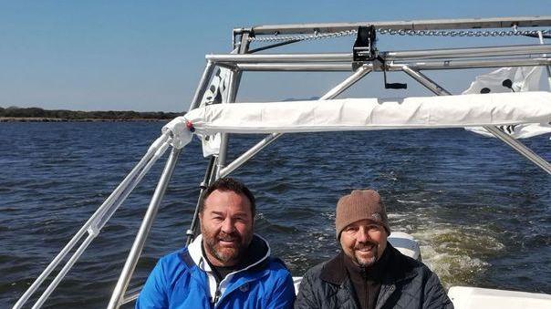Ecco la barca che dà ossigeno alle acque del Lago di Burano