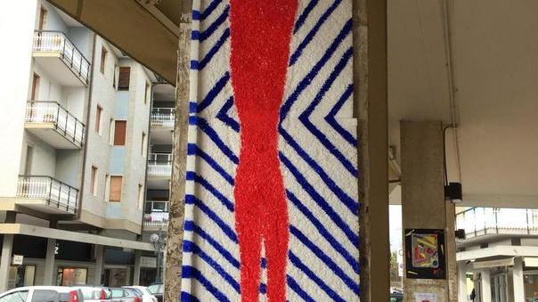 Le opere di Frank Tela in viale Colombo
