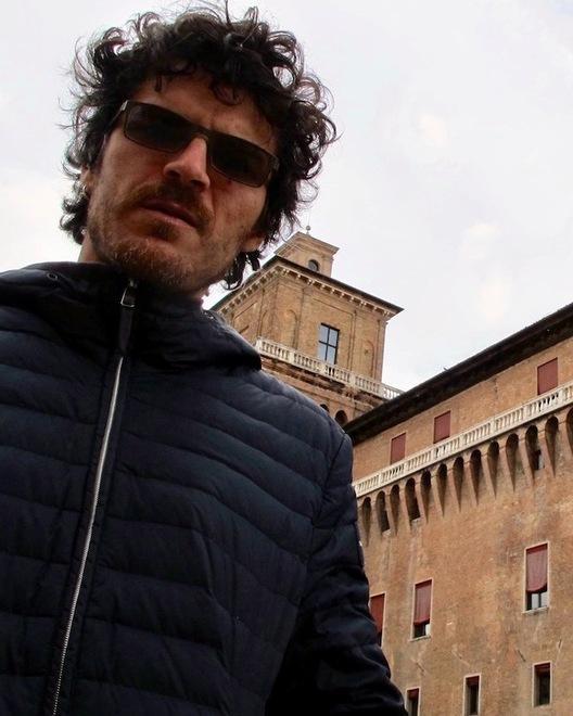 «La crisi si supera con le relazioni» Abruzzese scrive la vita attorno a sé