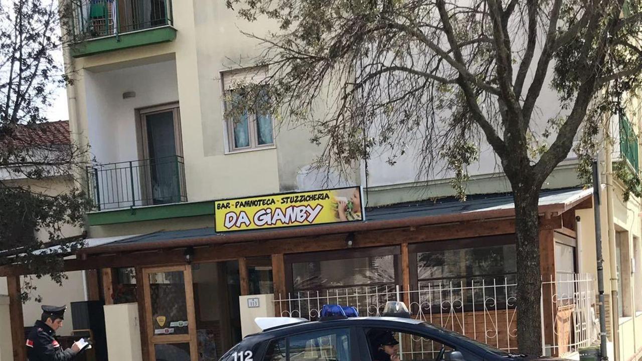 Ladri al lavoro nel weekend: svaligiata la cassa di un bar