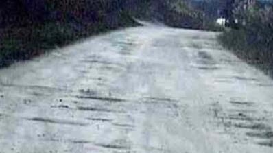 Via Camporanieri, una strada tutta buche
