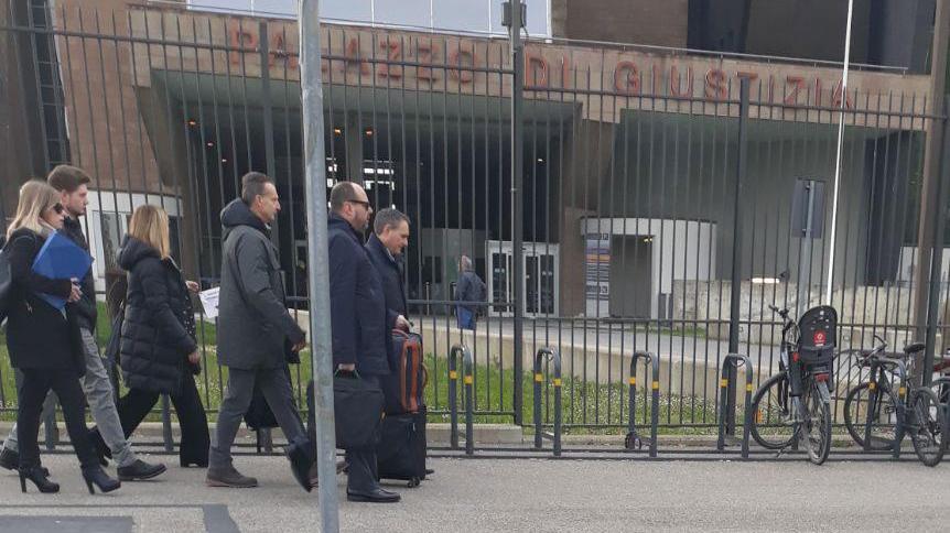 Antonio Logli e dietro il figlio Daniele