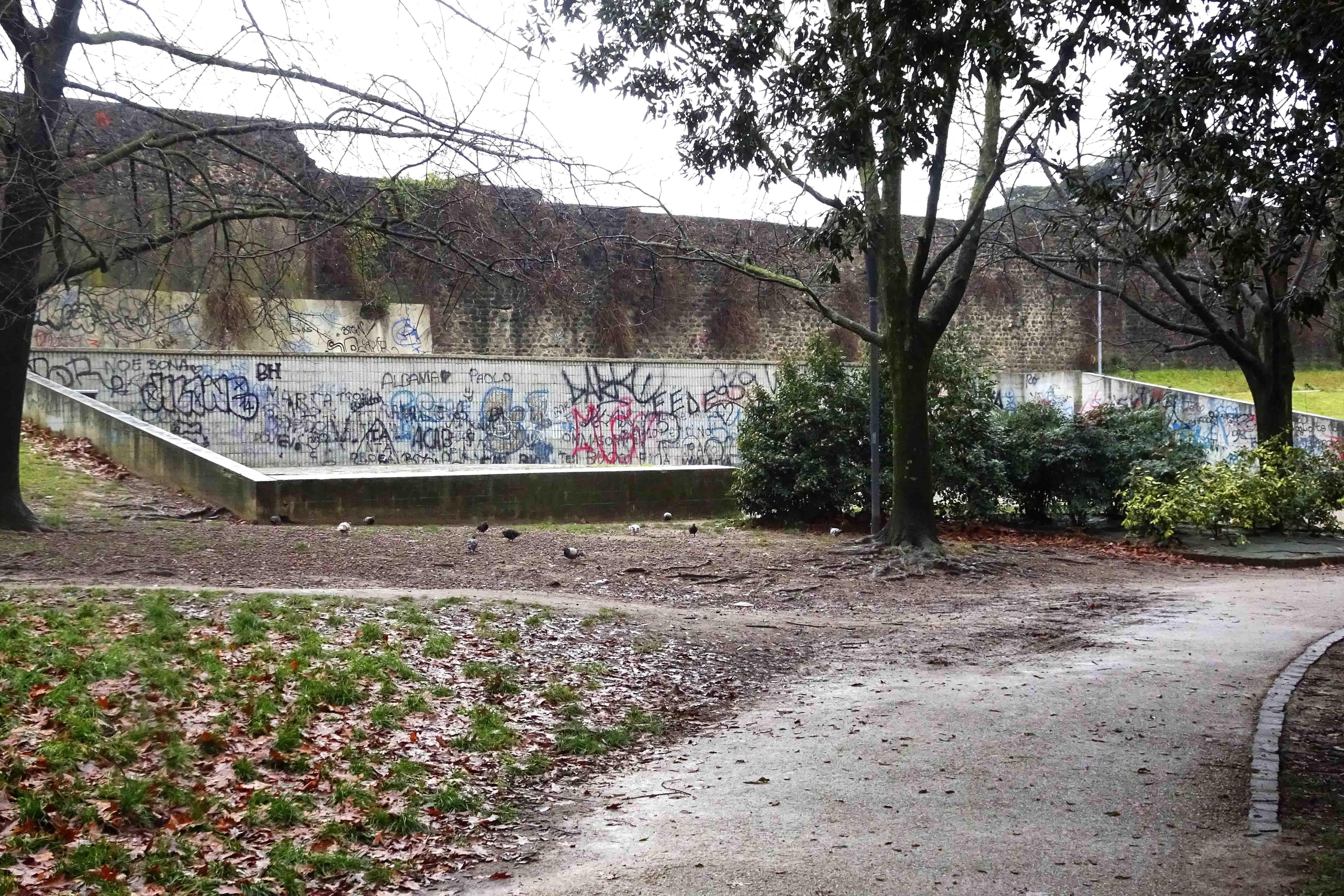 L'aggressione è avvenuta all'interno del giardino di Monteoliveto (foto Gori)