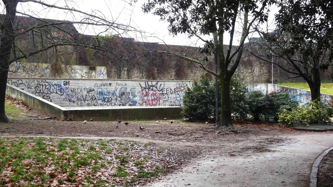 L'aggressione è avvenuta all'interno del giardino di Monteoliveto (foto Gori)