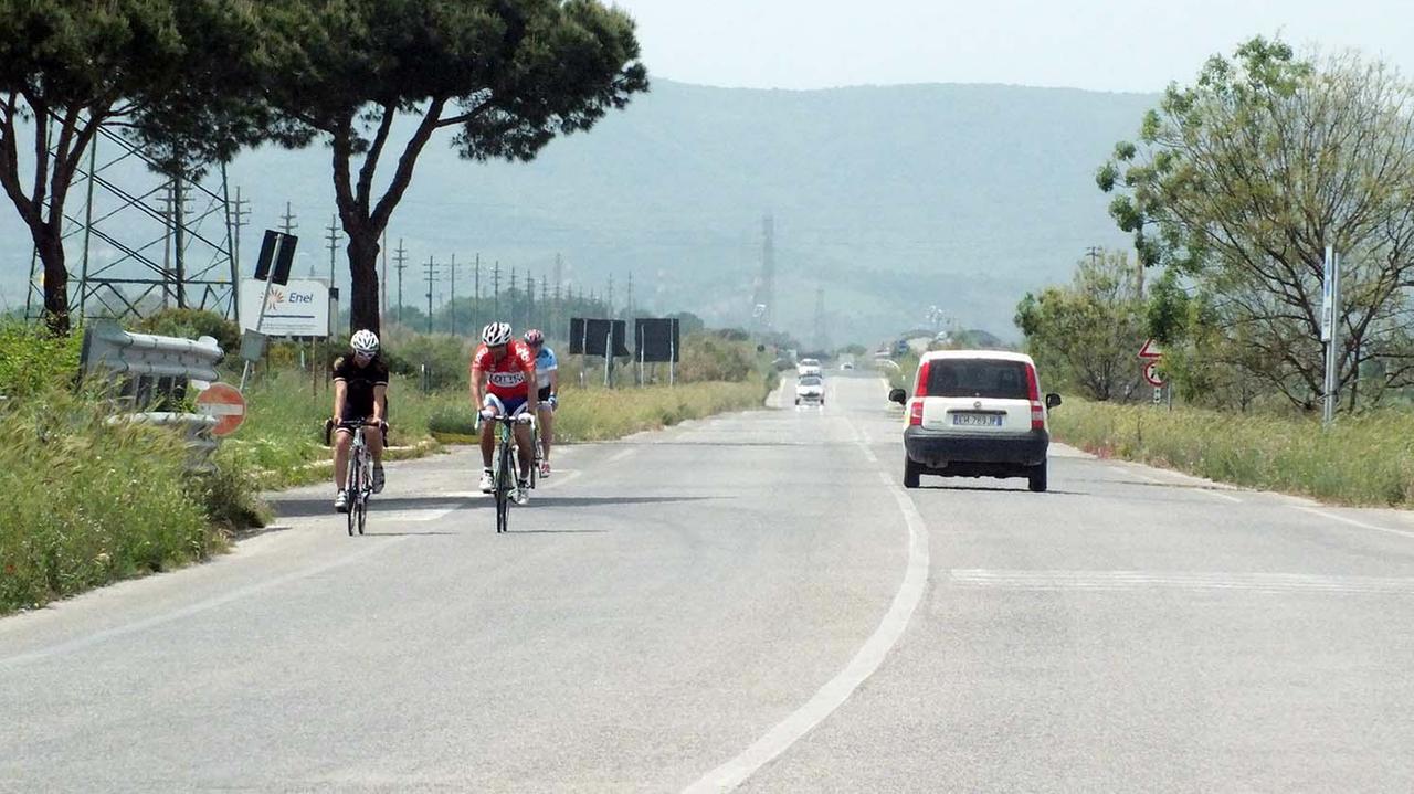 Ciclisti sulla strada della Geodetica (foto Paolo Barlettani)